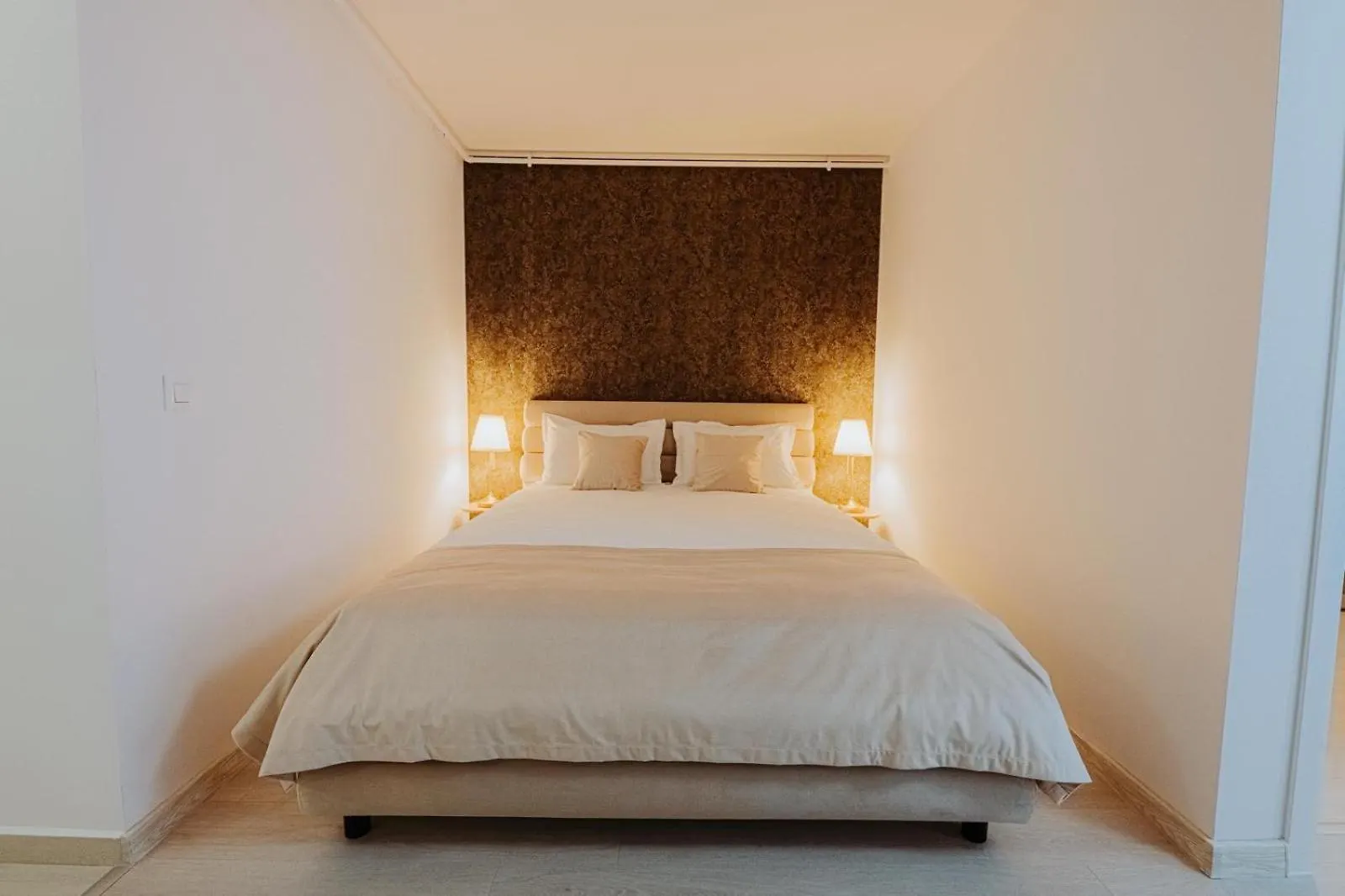 Mara Studio Hills Bucharest 0*,  Romania